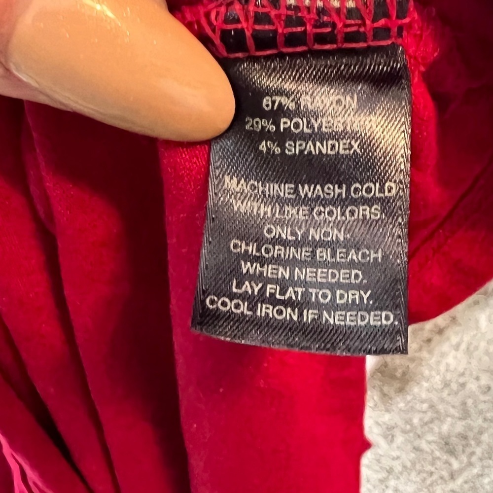 WHBM‎ Red Top - Picture 6 of 7
